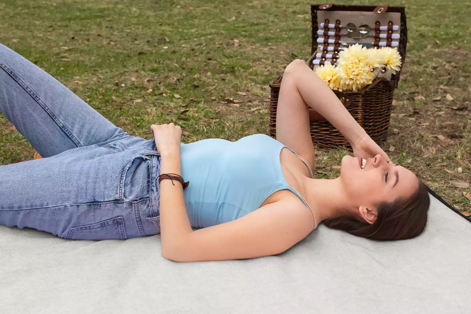 romantic picnic blanket